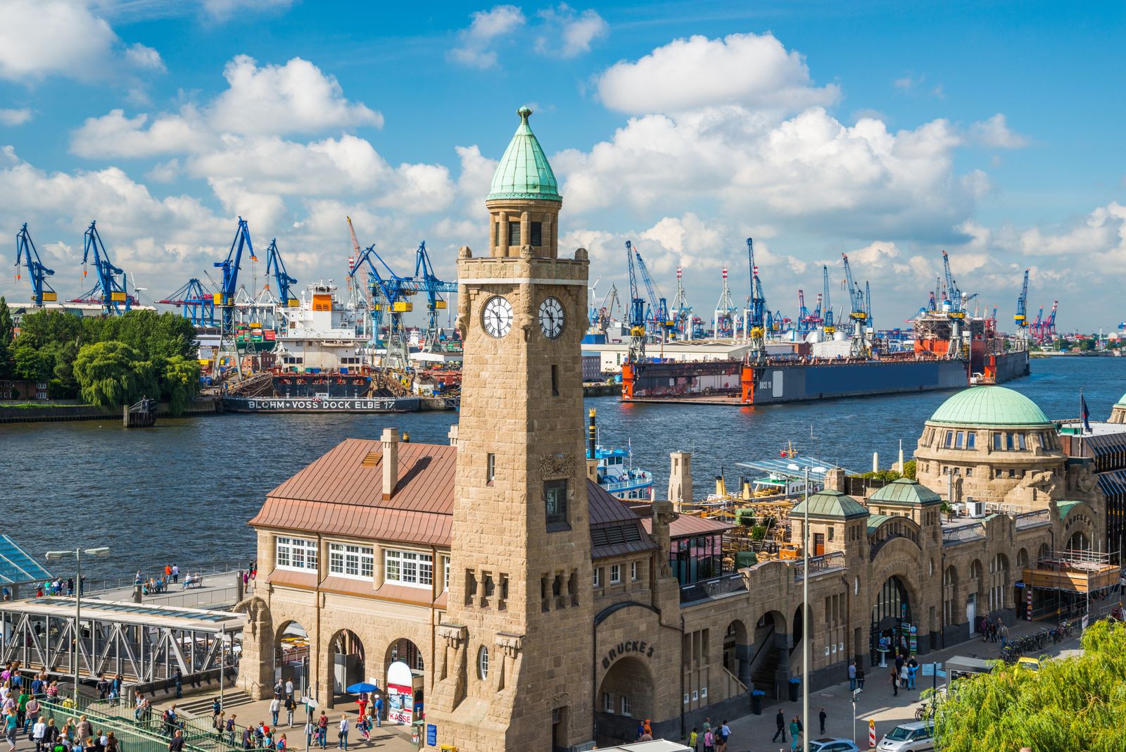Landungsbrücken und Hamburger Hafen, Standort von hey contact heroes