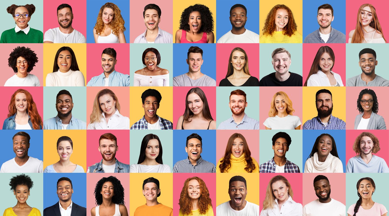 Team aus Kundenservice-Mitarbeiterinnen und Mitarbeitern von hey contact heroes
